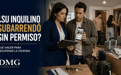 Propietario y abogada revisando un posible subarriendo sin permiso en una vivienda en Colombia